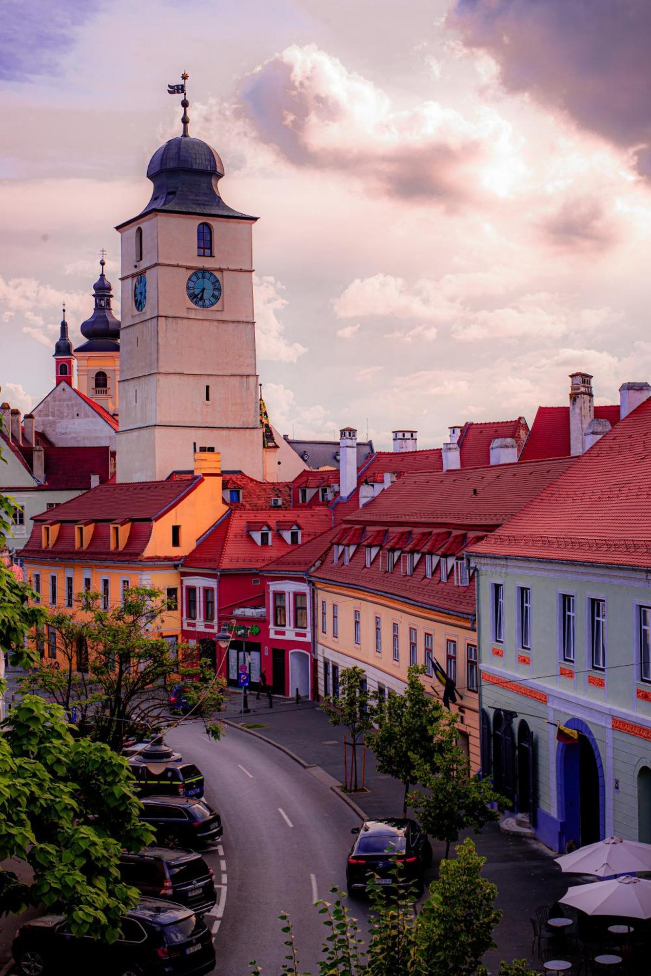 Апартаменты Favst Old Square Сибиу Экстерьер фото